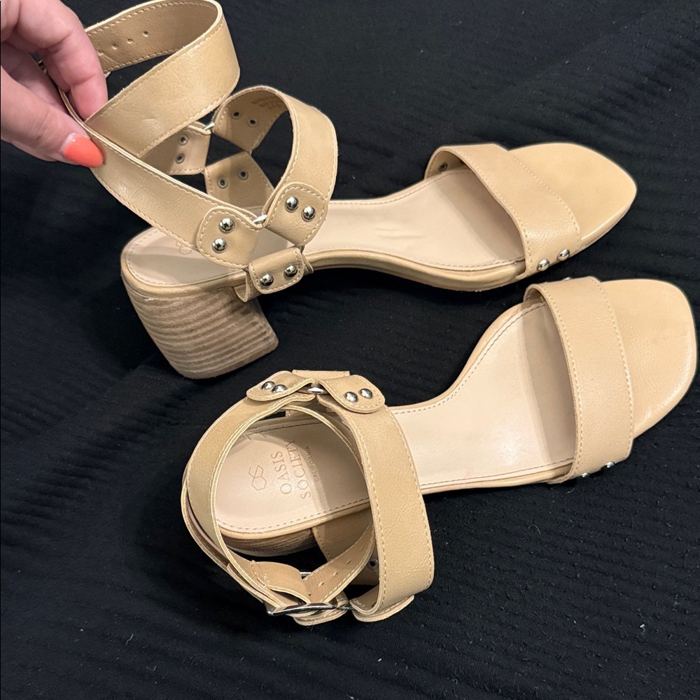 Oasis Society Women's Tan Ankle Strap Sandals